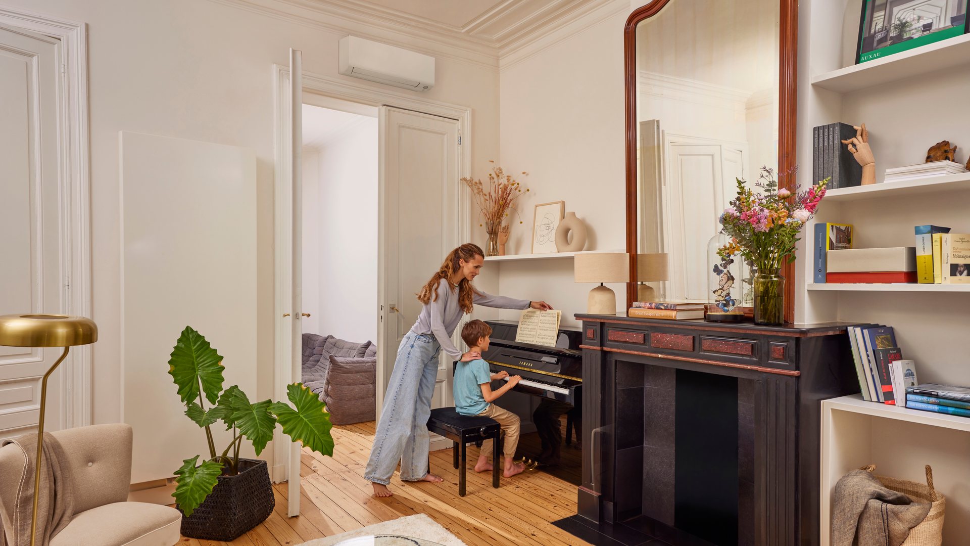 Daikin Perfera wandairco in een woonkamer met piano
